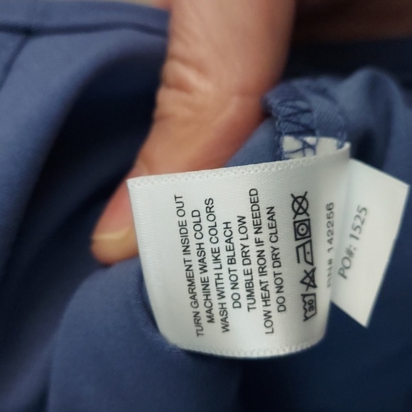 FIGS Catarina One Pocket V Neck Scrub Top In Big Sky - Picture 11 of 15